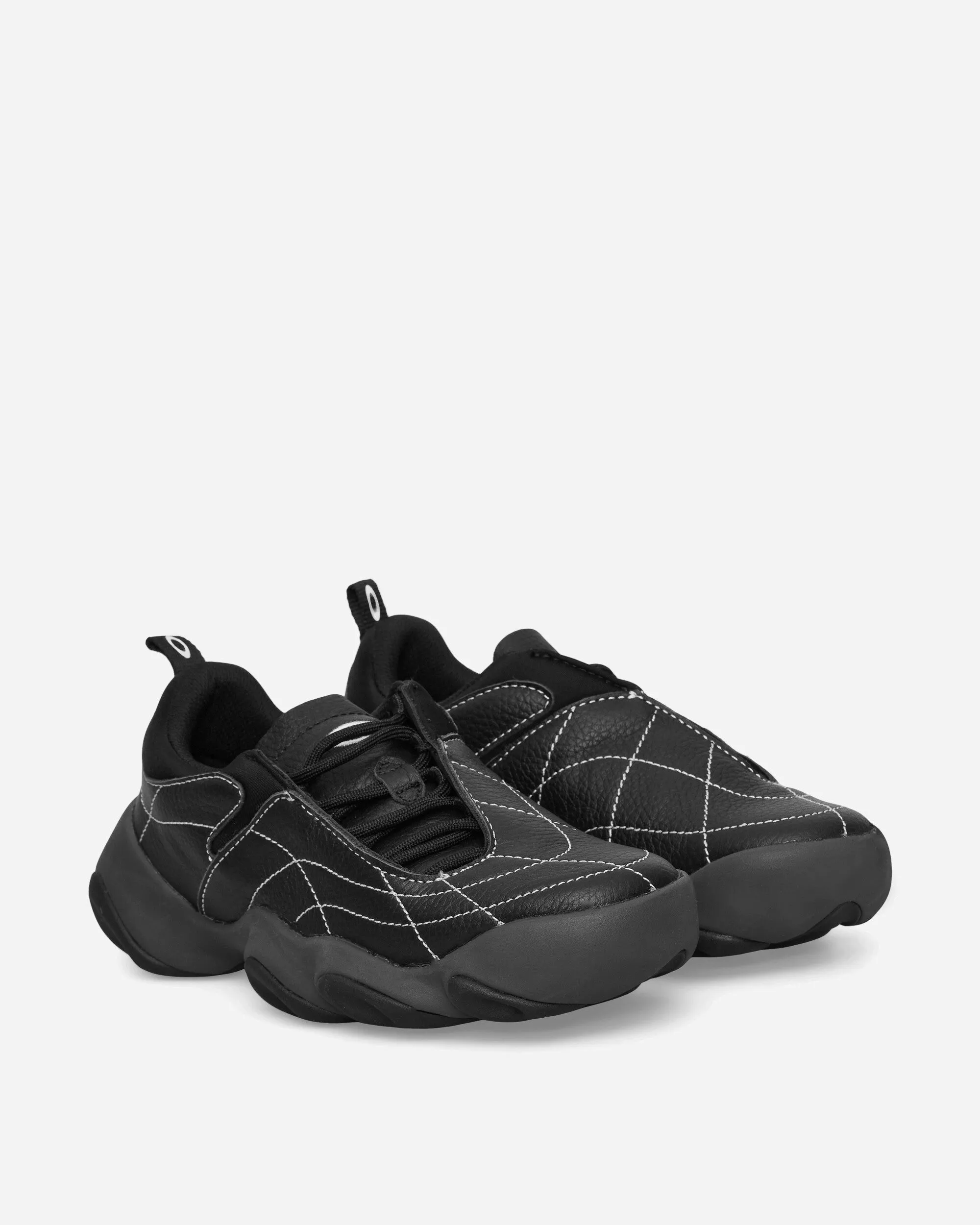 Flesh Warp Sneakers Black / White Daily Walk