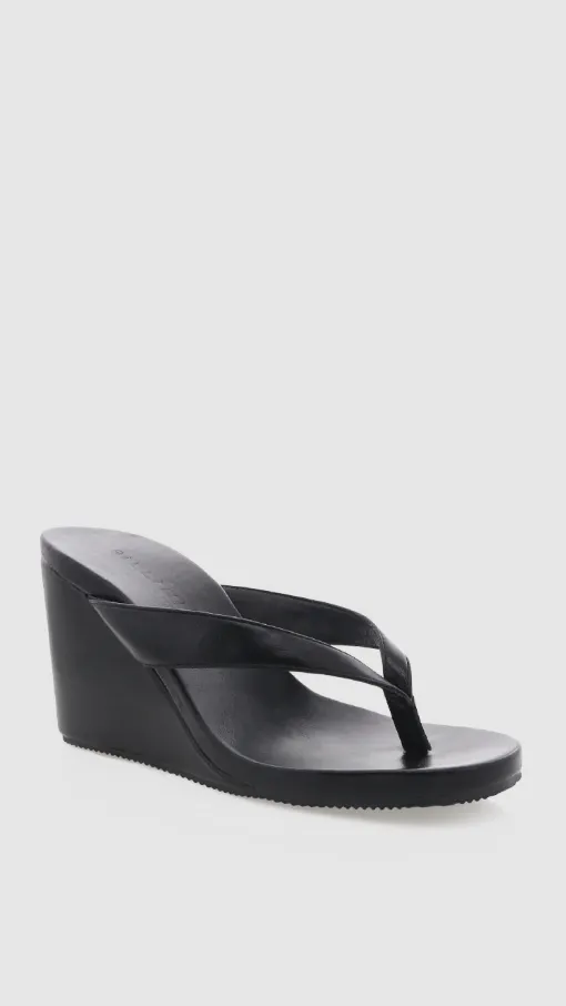 Metallic Shine Travel Light Ravyn Heel - Black