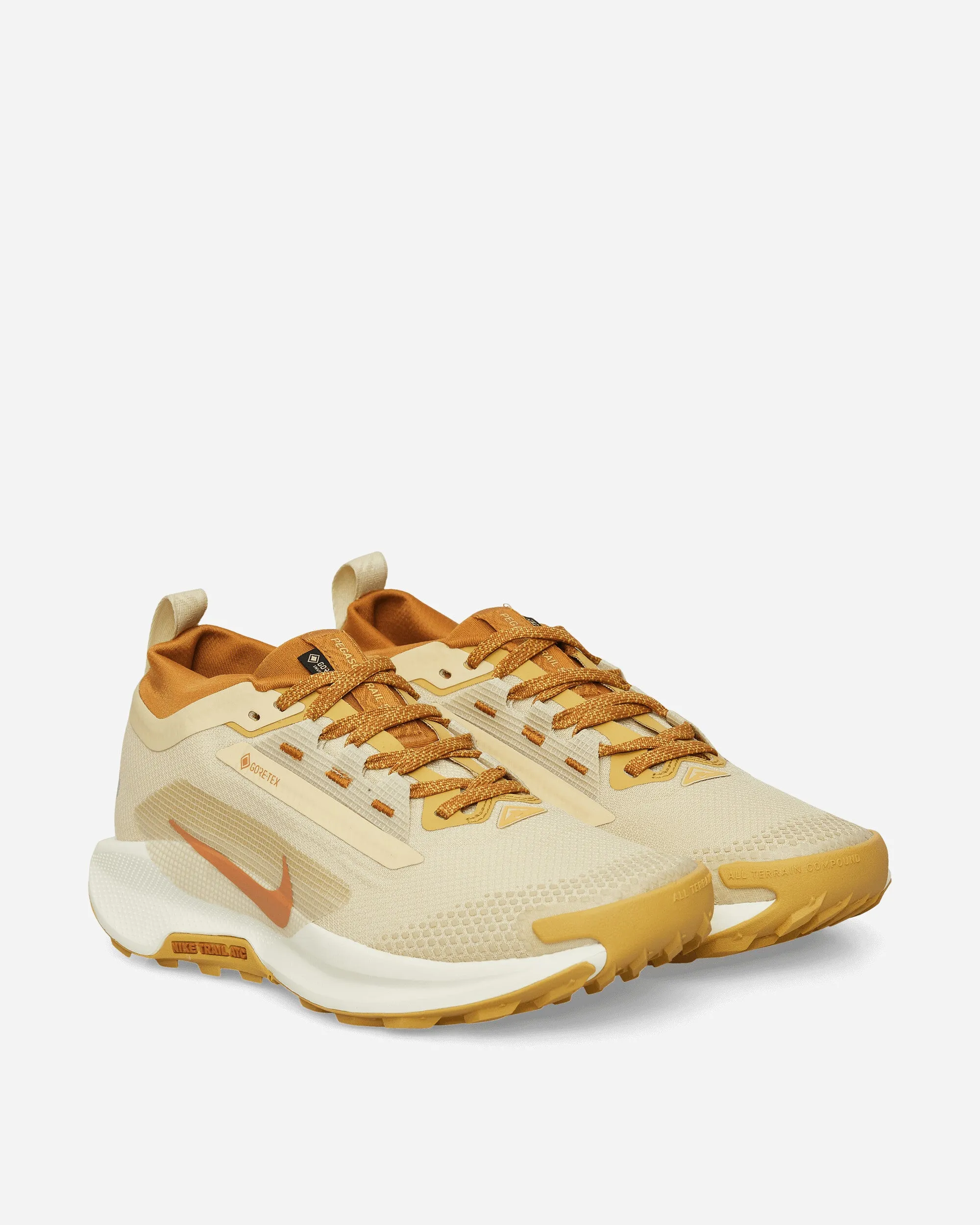 Orange Pop Stylish Edge Pegasus Trail 5 GORE-TEX Sneakers Team Gold / Desert Ochre