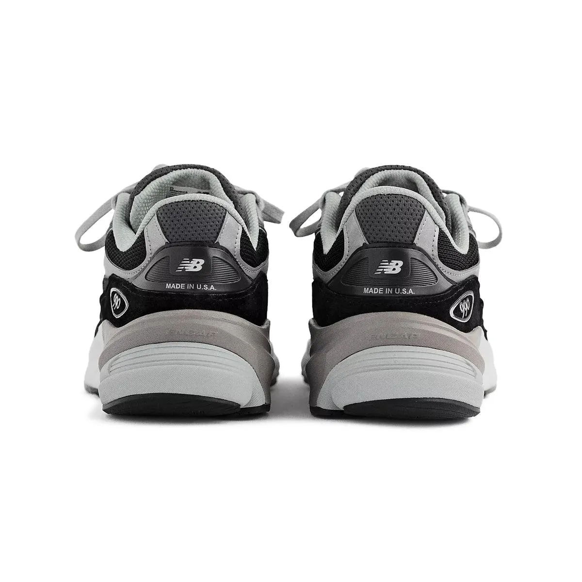 In USA 990v6 'Black White' Street Touch