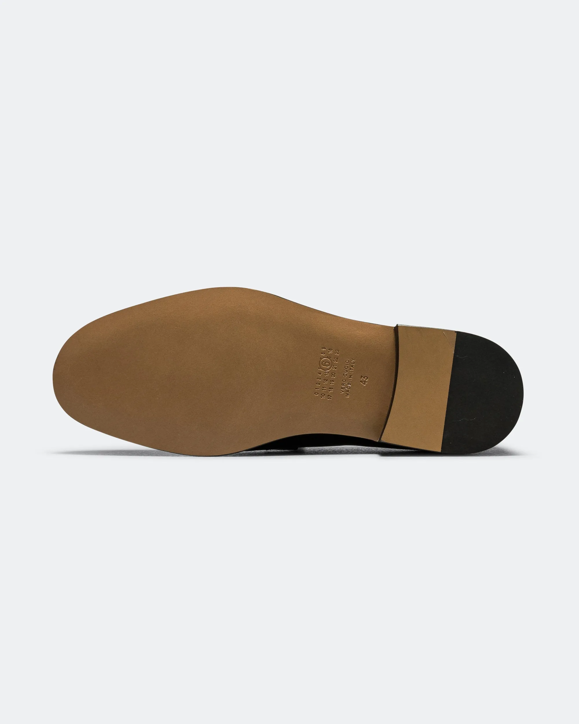 Shiny Leather Mocassin - Black Reinforced heel Adaptive cushioning