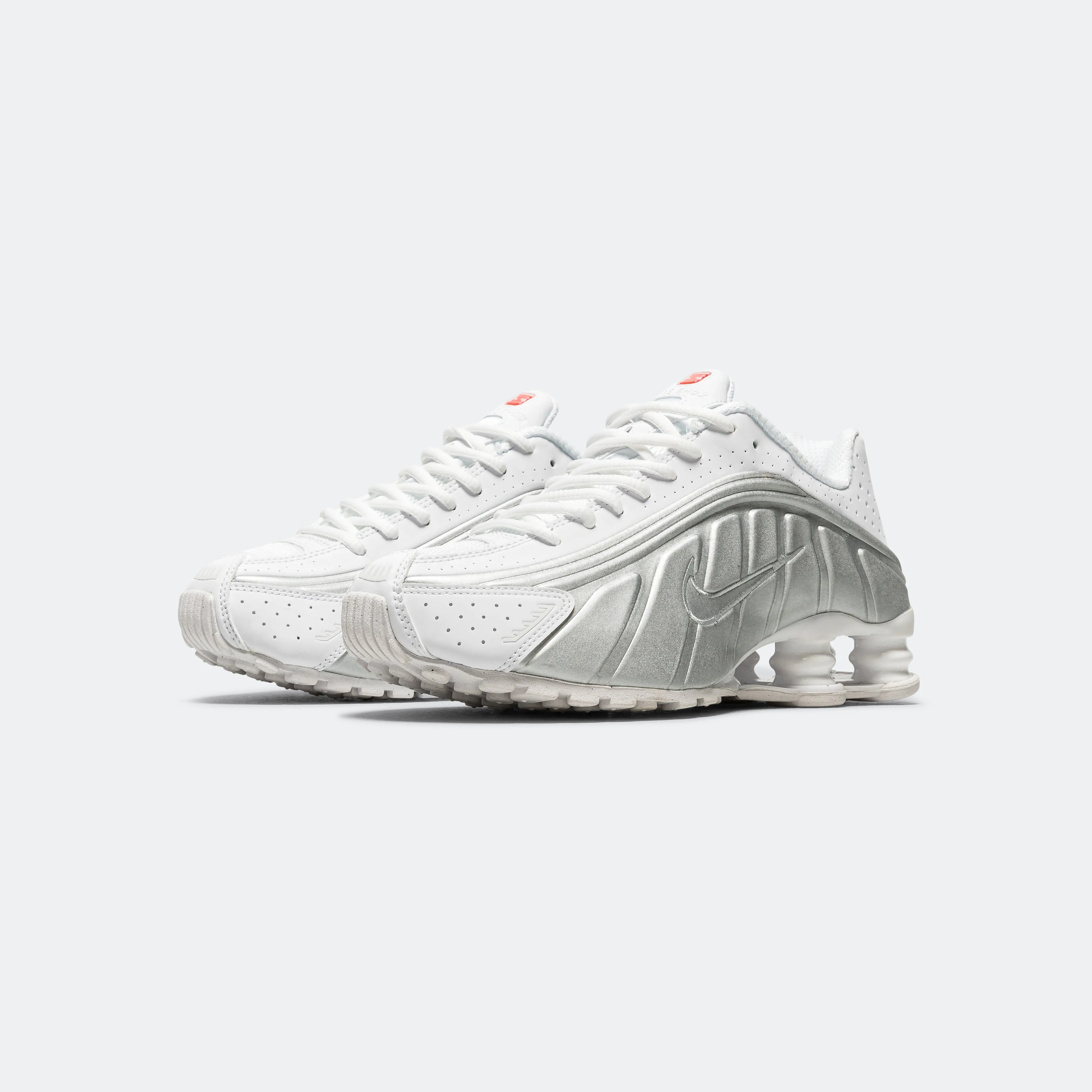 Womens Shox R4 - White/Metallic Silver-Max Orange Casual Ease Square Toe