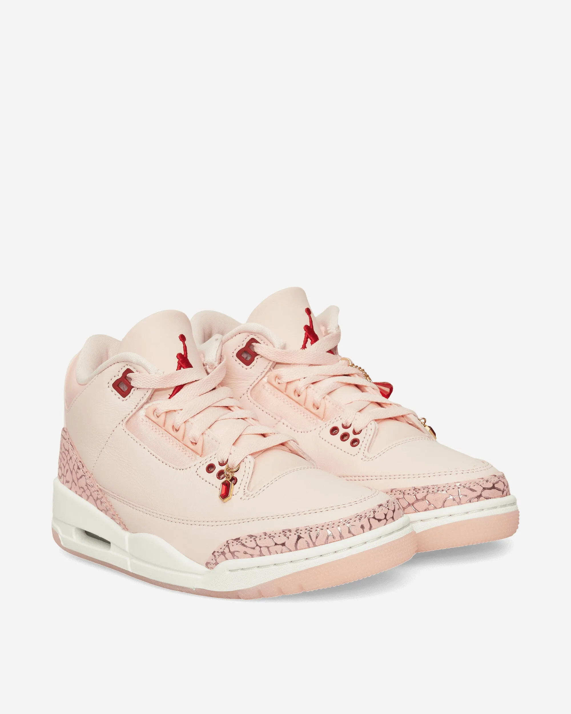Weekend Look Eco Wear Women's Air Jordan 3 "Treat Yourself" Sneakers Washed Coral