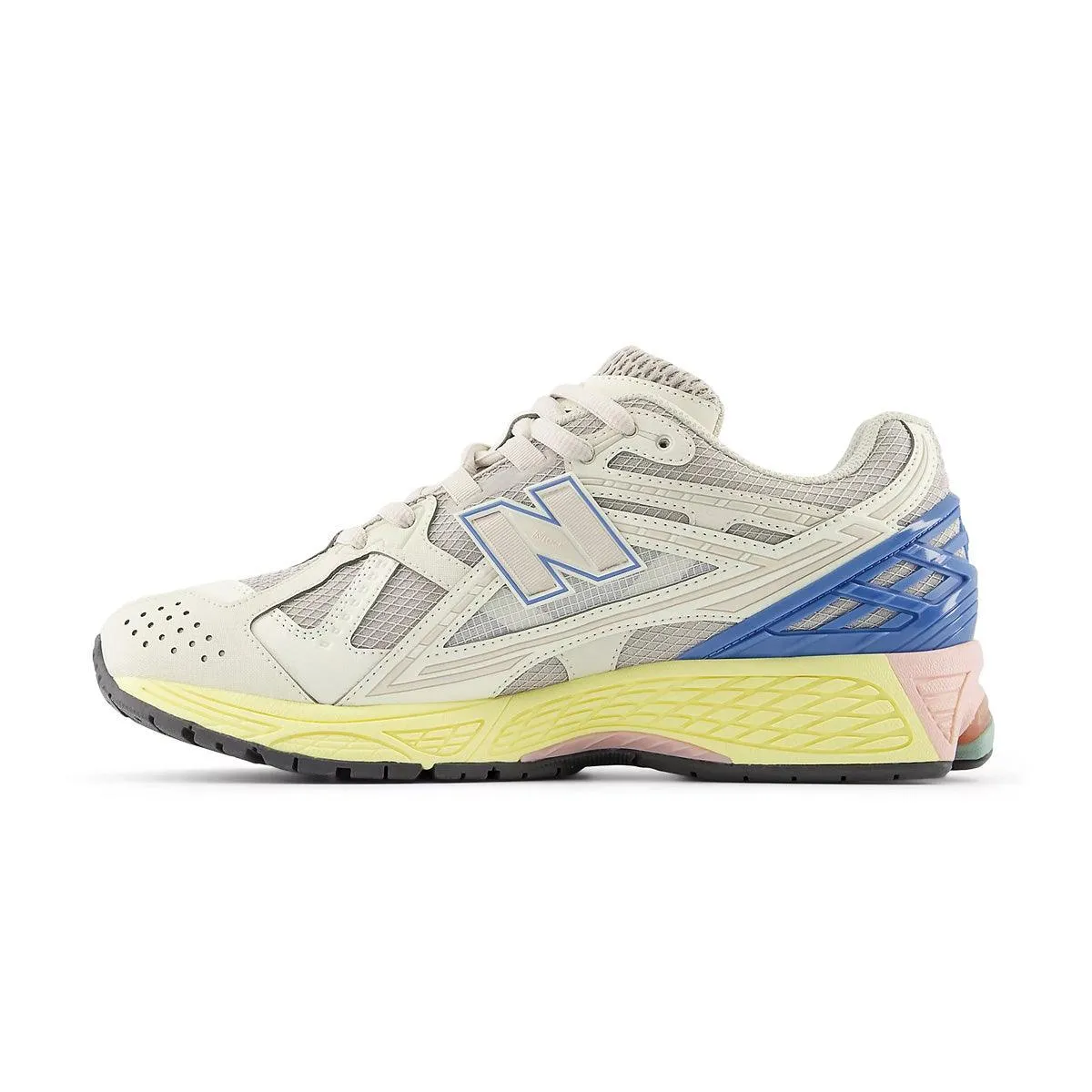 1906N 'Angora' Freedom Move High-Quality Materials