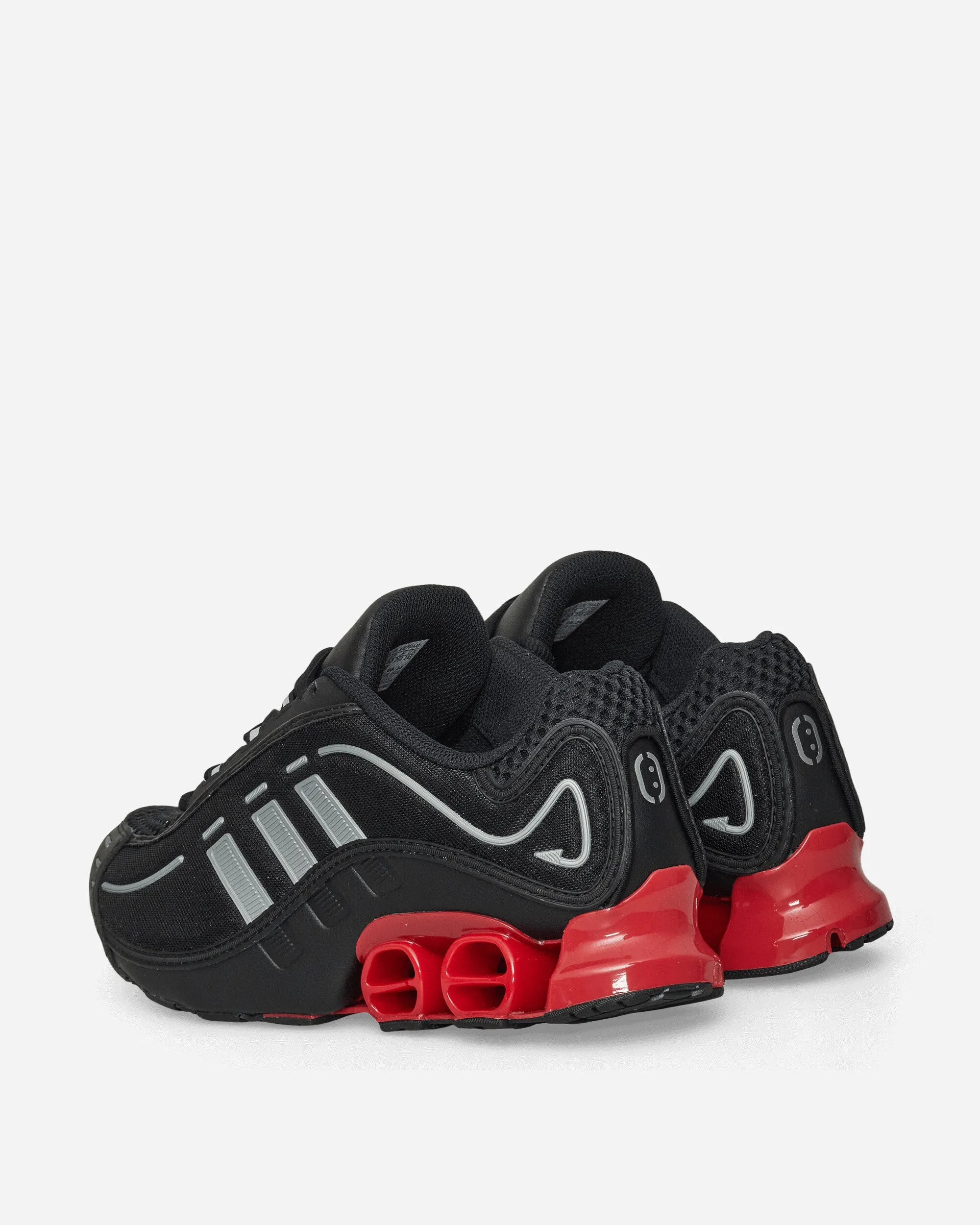 Megaride O1 Sneakers Core Black / Better Scarlet Foot Friendly Festival Style