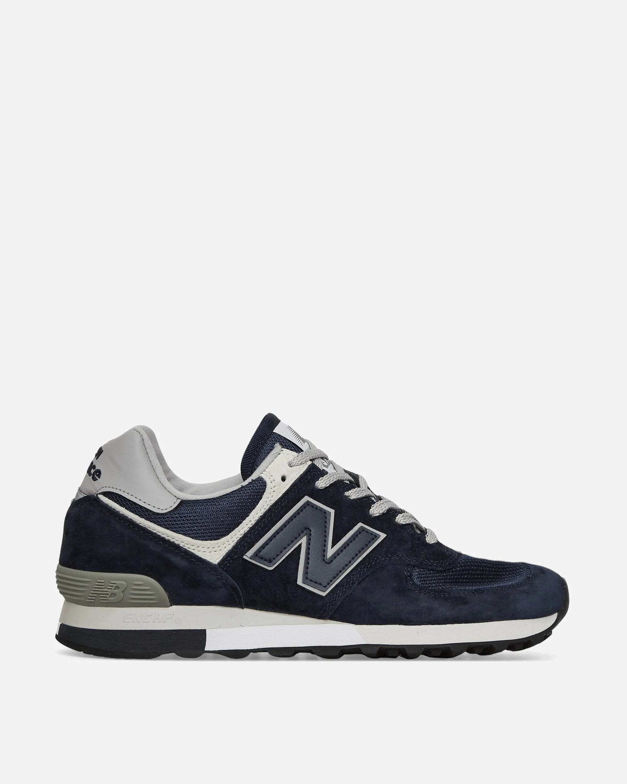 Neutral palette Urban Vibes MADE in UK 576 Sneakers Navy