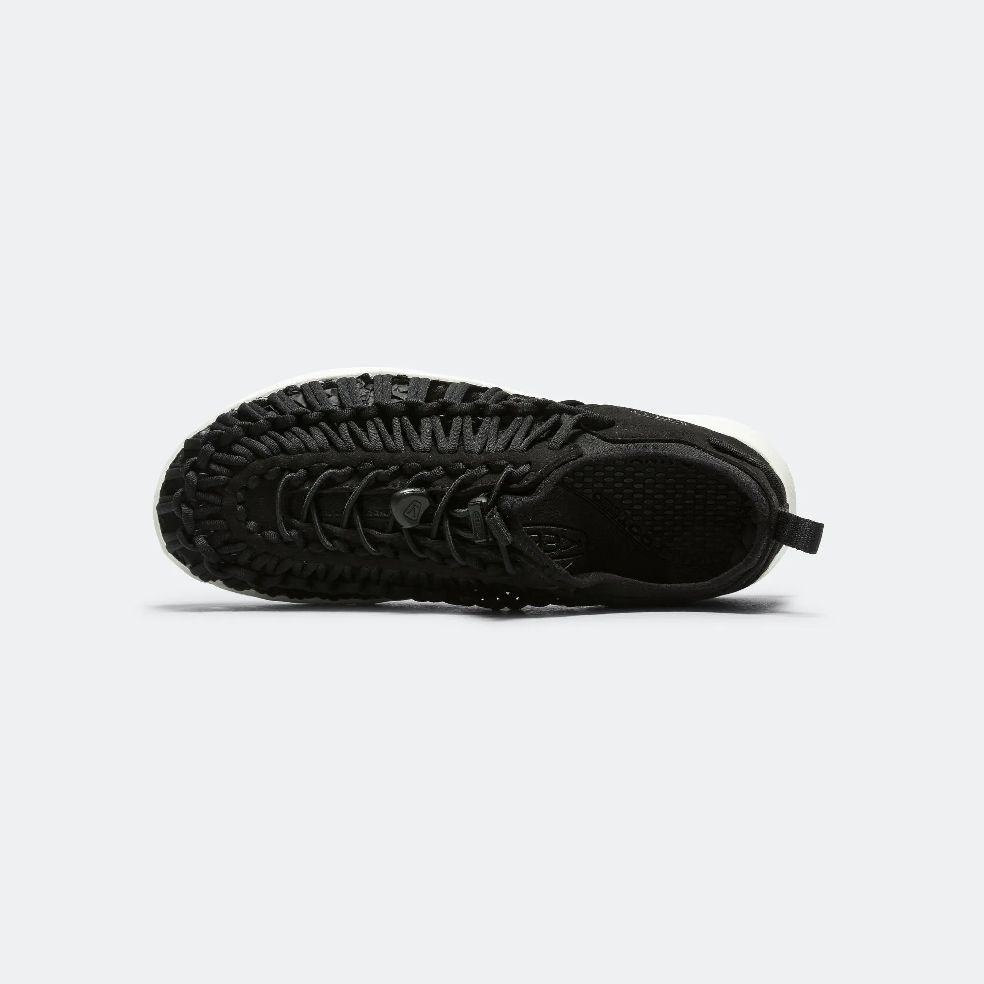 Uneek O3 - Black/Star White Traction Lug Configuration