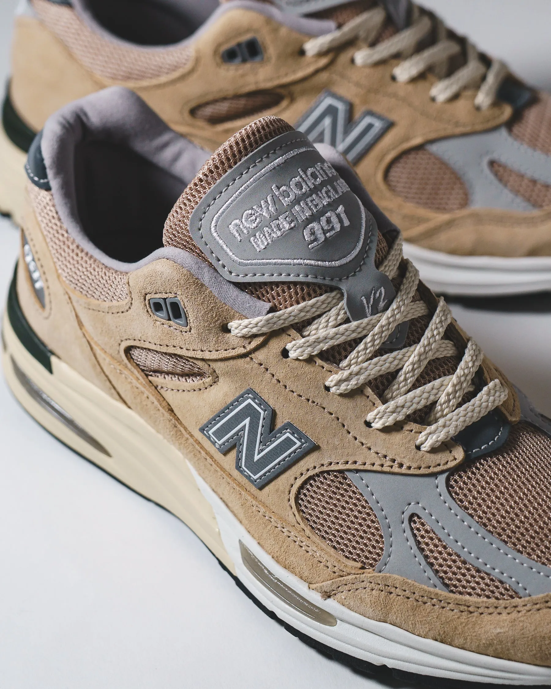 nylon shoes Foldable Design New Balance Unisex Made in UK 991v2 Cuban Sand U991BE2