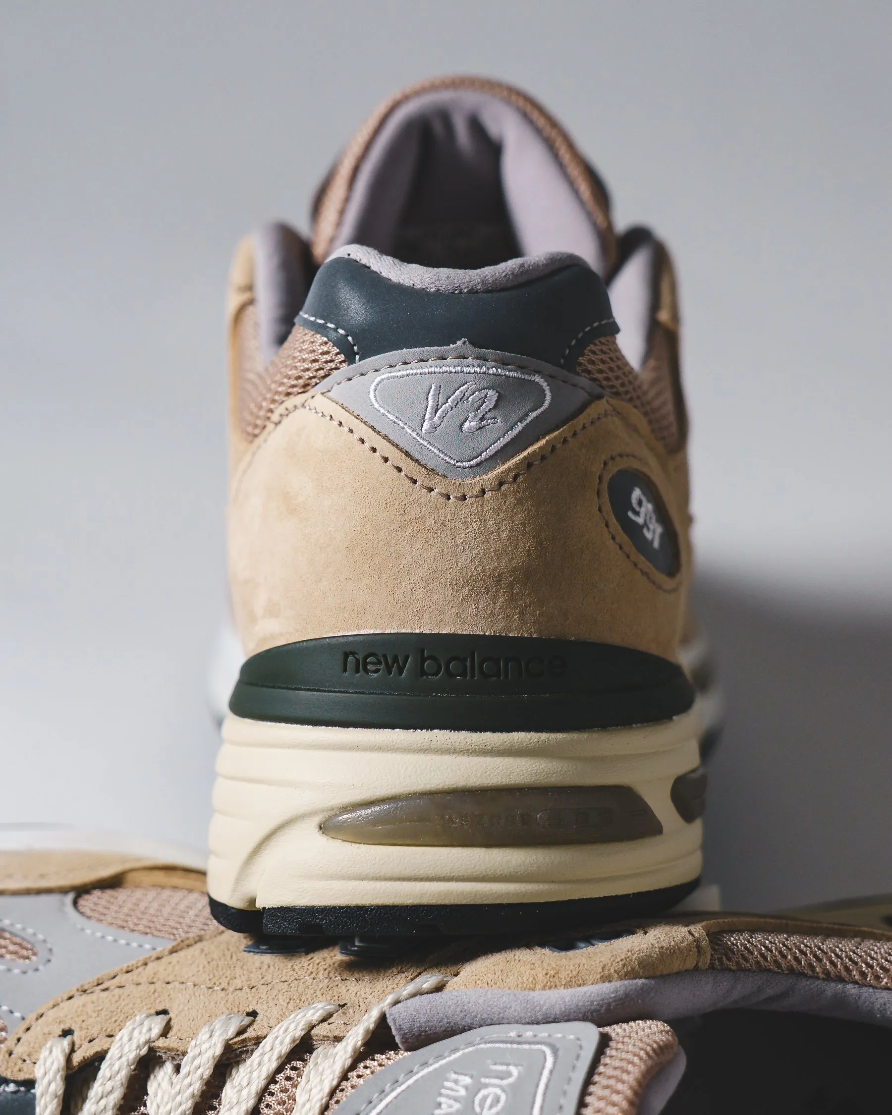 rainy - day running option New Balance Unisex Made in UK 991v2 Cuban Sand U991BE2