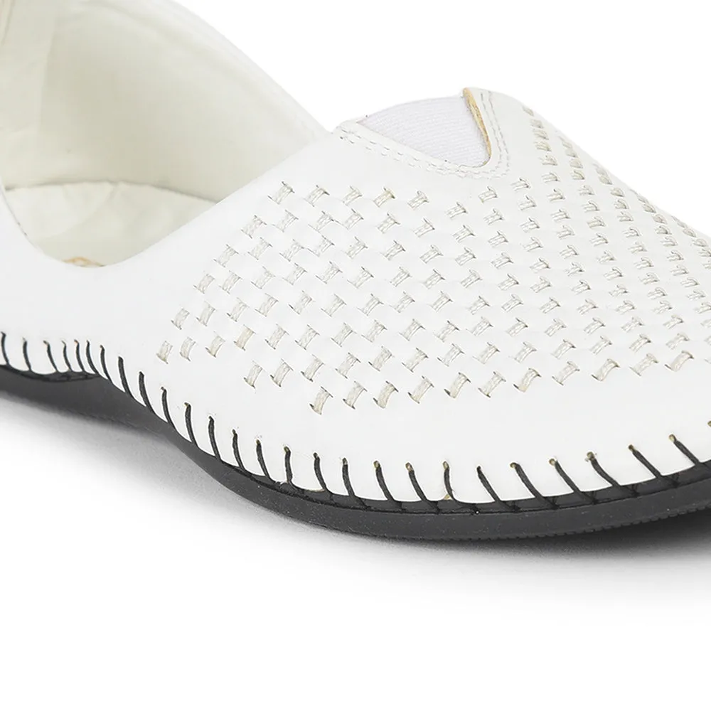Fortune White Casual Mojari Loafers Shoes For Men AVN-40 By Liberty Flexible Sole Quick Path
