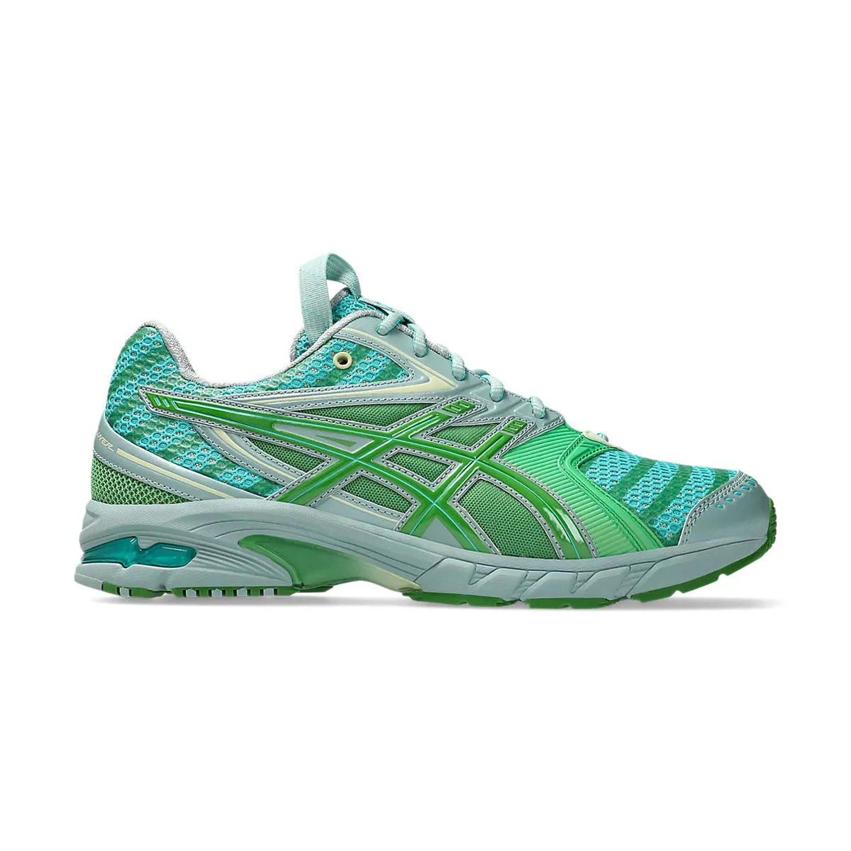 UB9-S GEL-DS Trainer 14 'Waterfall Lichen Rock' on the road Urban Comfort