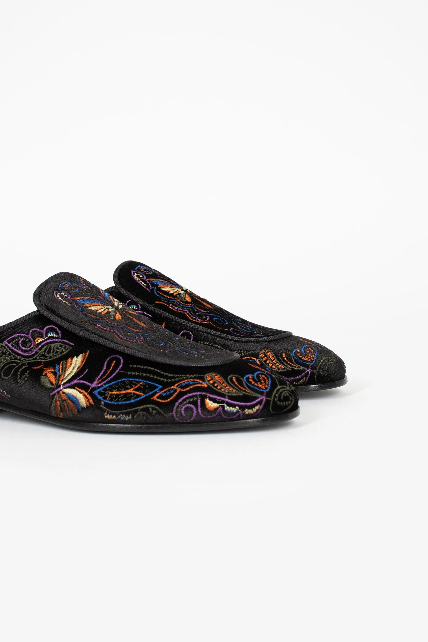 Velvet Mule Black/Papillon Embroidery Anti   Fatigue Pure Fit