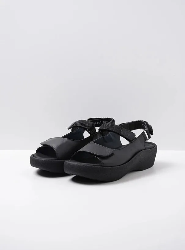 Jewel Matte Edge Buckle Fit