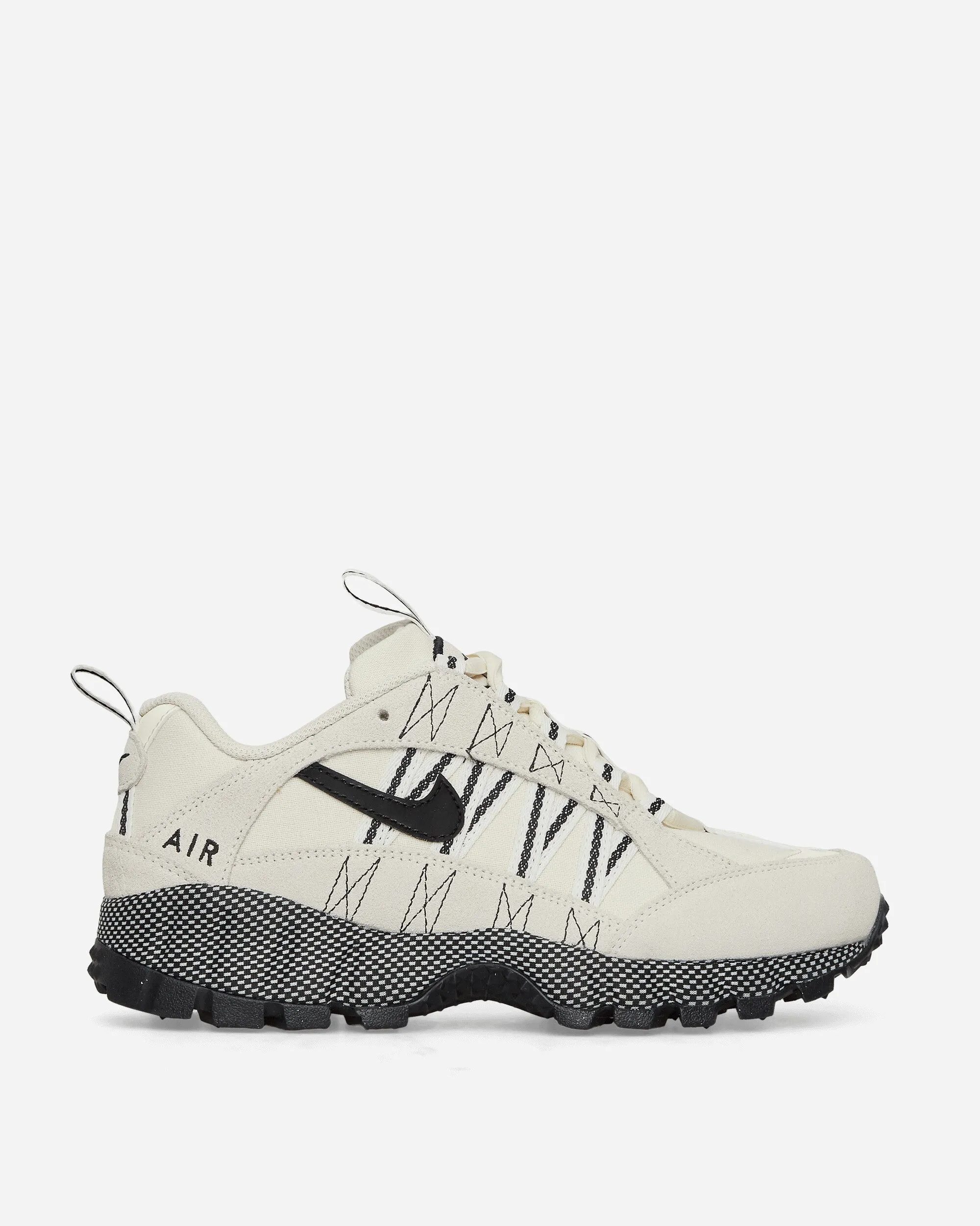 Women's Air Humara Sneakers Pale Ivory / Black Lift Hike Park Picnic