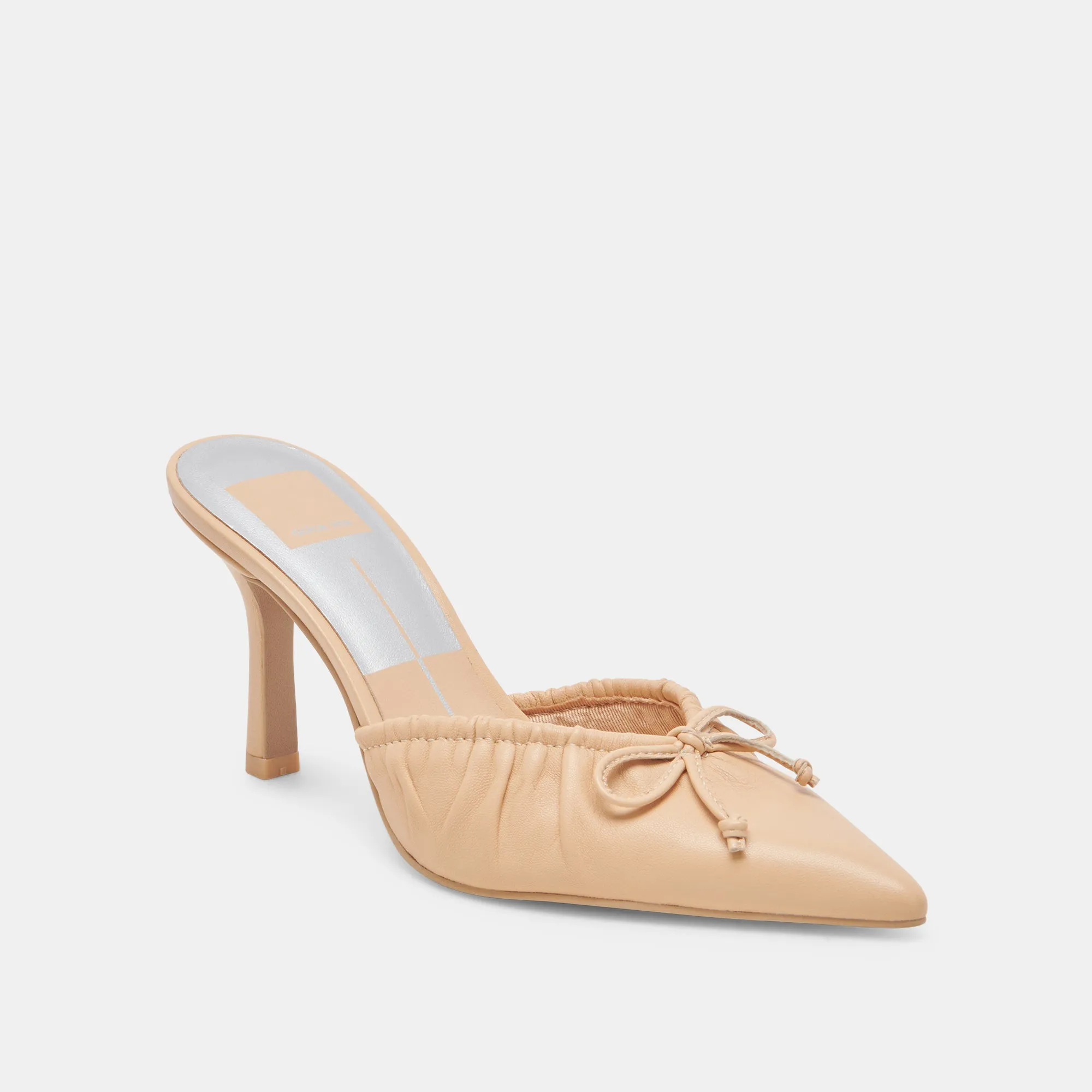 KAIRI HEELS FRENCH VANILLA LEATHER Court Medium Heel