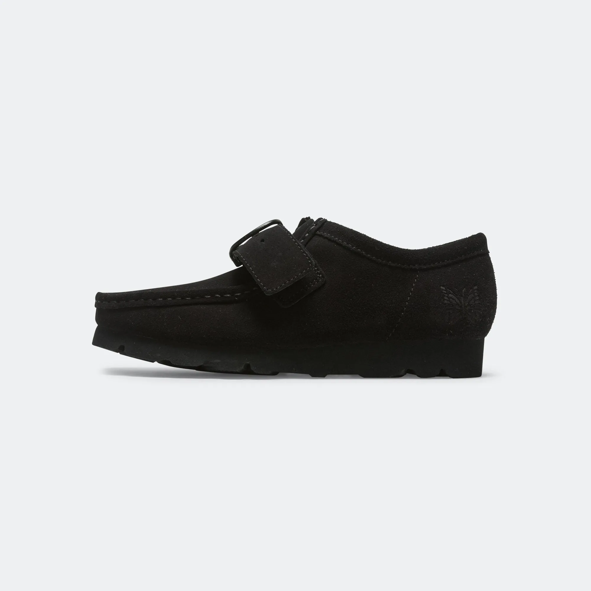 Sneaker Display Thermoplastic Compound WallaStrap Low x Needles - Black Suede