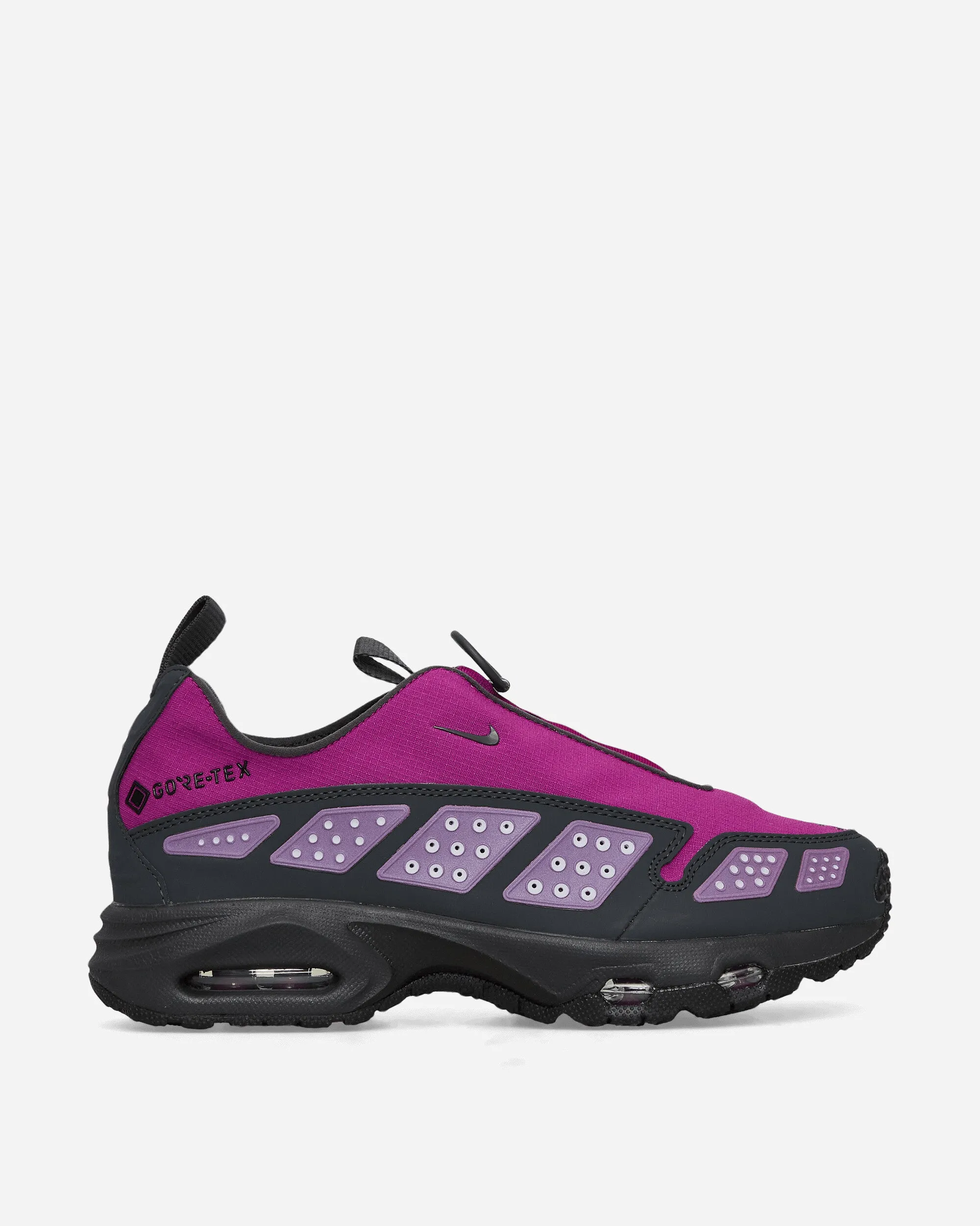 Women's Air Max SNDR GORE-TEX Sneakers Bold Berry / Dark Smoke Grey Feel Stable Short Walk