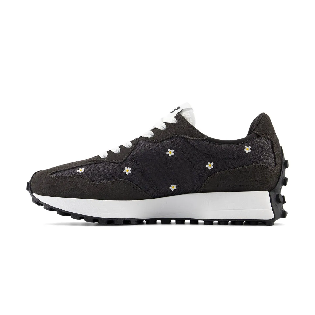 Field Step Soft ground Wmns 327 'Flowers'