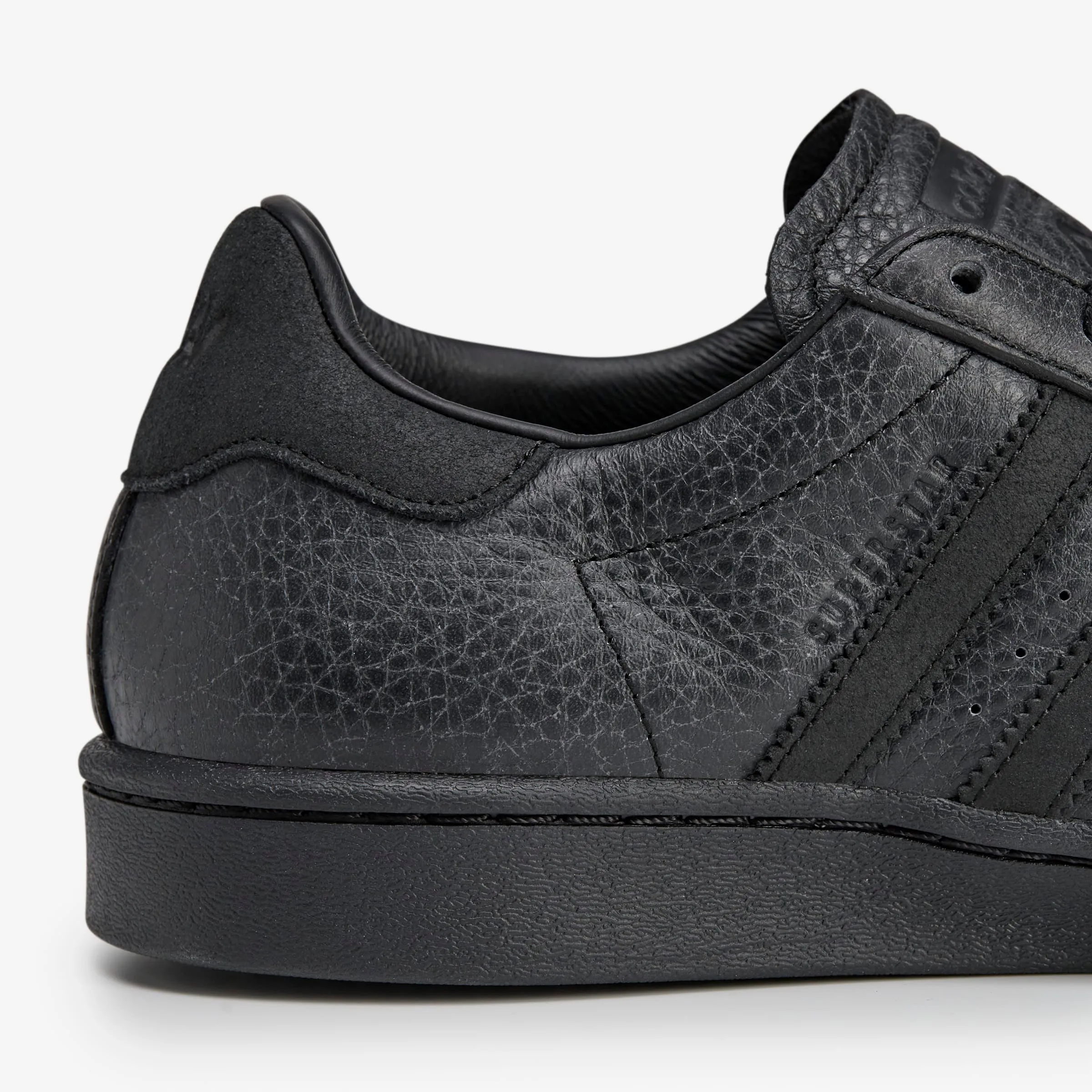 Wmns Superstar x Avavav Comfortable Feel Impact Resistant Design