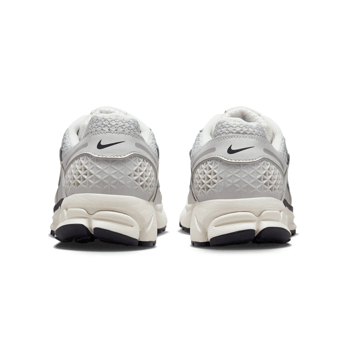 Dawn Pace Campus Run Wmns Zoom Vomero 5 'Photon Dust Metallic Silver'
