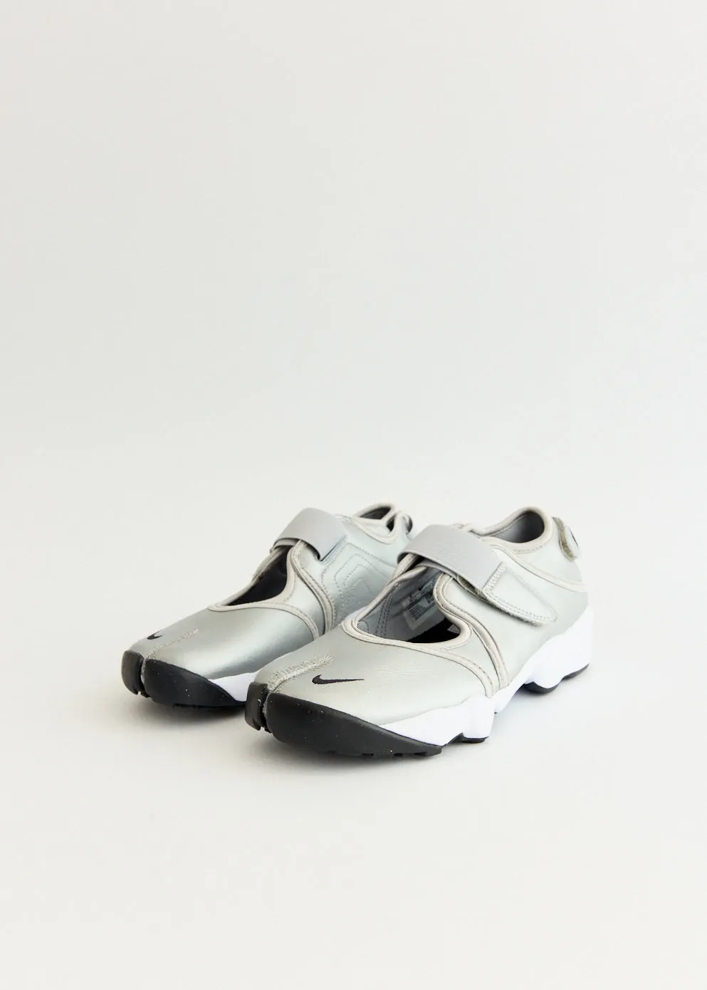 Weekend Vibes Fall Wardrobe Women's Air Rift 'Metallic Silver' Sneakers
