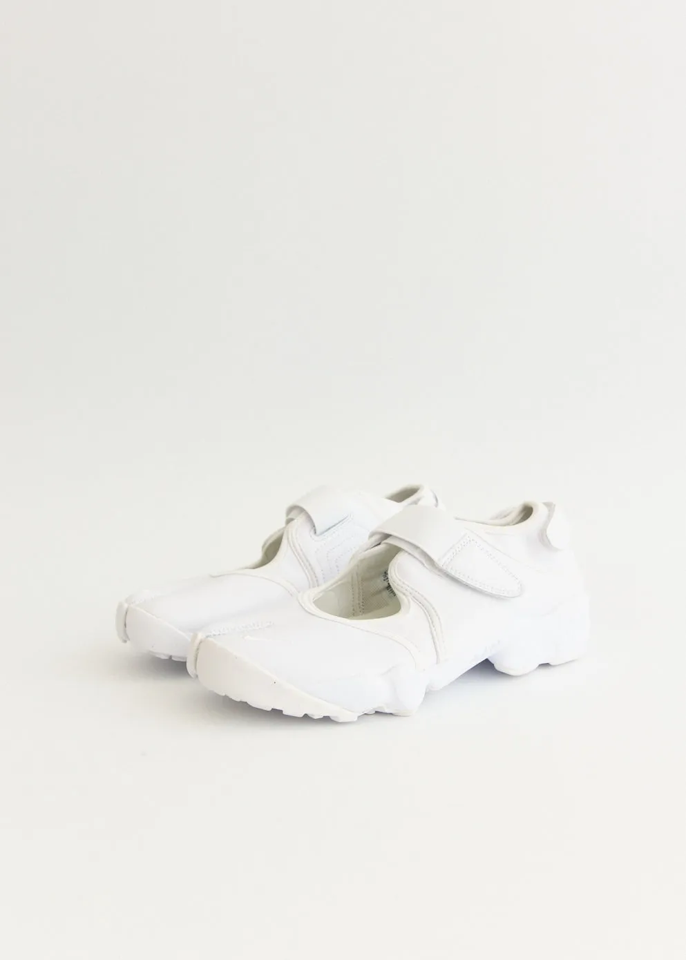 Women's Air Rift 'White' Sneakers Dog Pace Sand Stroll