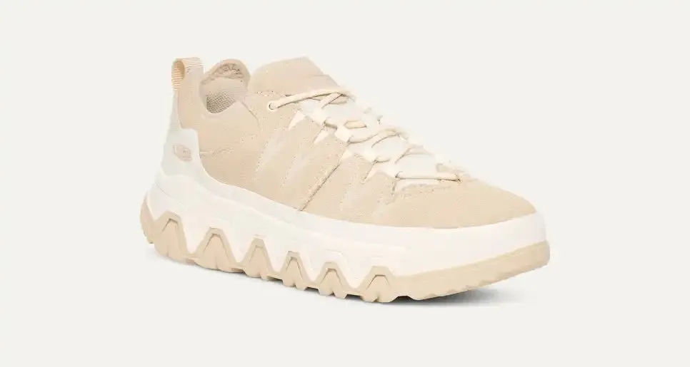 Women's CapTrail Low Strong Build