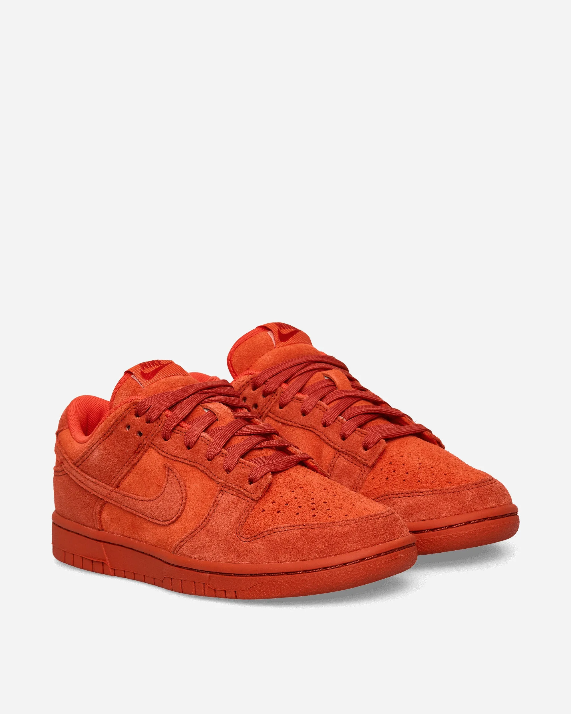 Travel Must Women's Dunk Low SE Sneakers Picante Red / Dragon Red