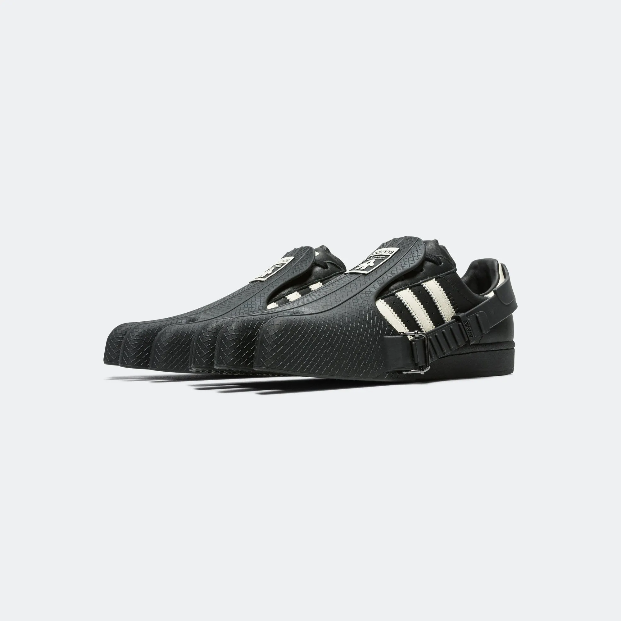 Womens Superfinger Superstar - Core Black/Crew White Non Slip