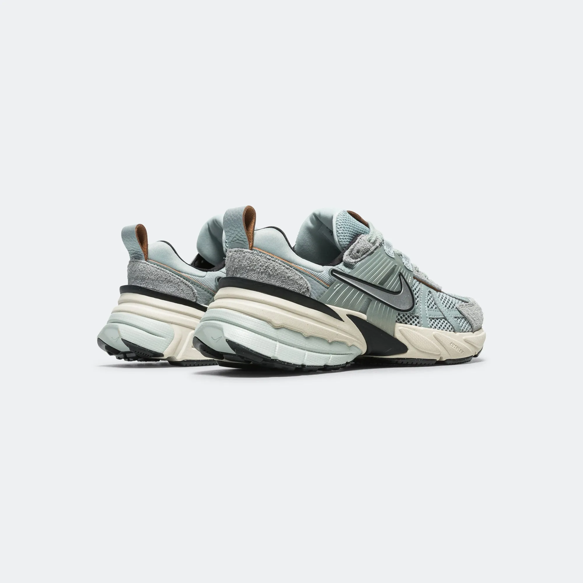 Womens V2K Run - Light Pumice/Chrome-Lt Orewood Brown Iconic support Comfortable Stride