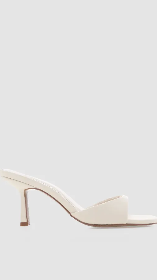 Yohan Heel - Bone Wide fit Closed Toe Style