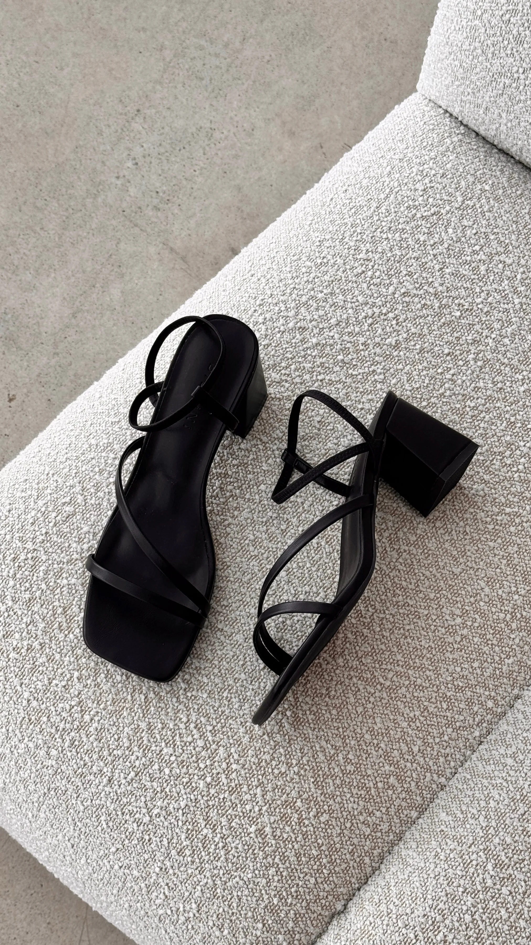 Luxury Booties Pointed Toe Yulia Heel - Black