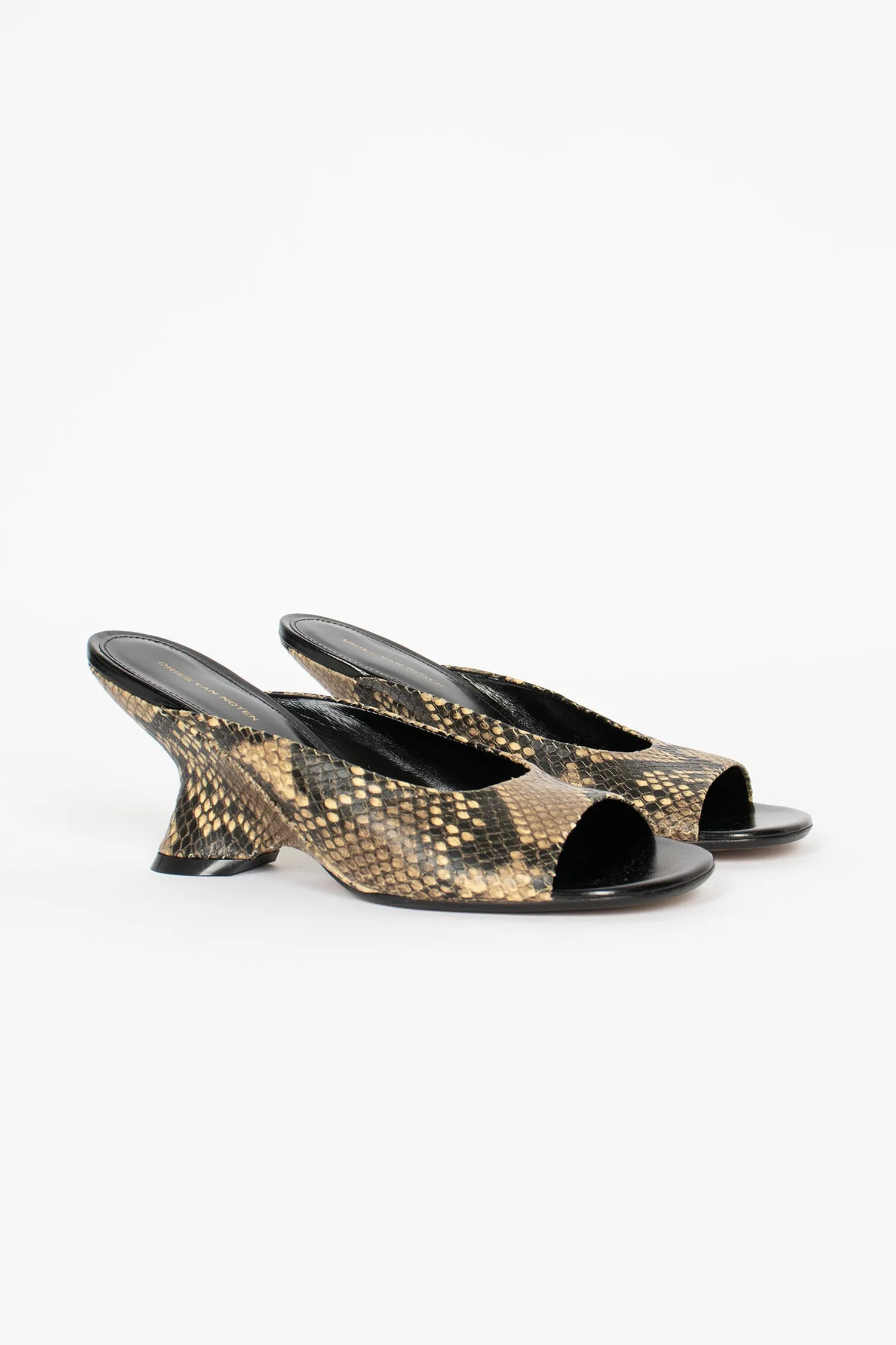 Open-Toe Leather Mules Beige Lead Step Team Jog
