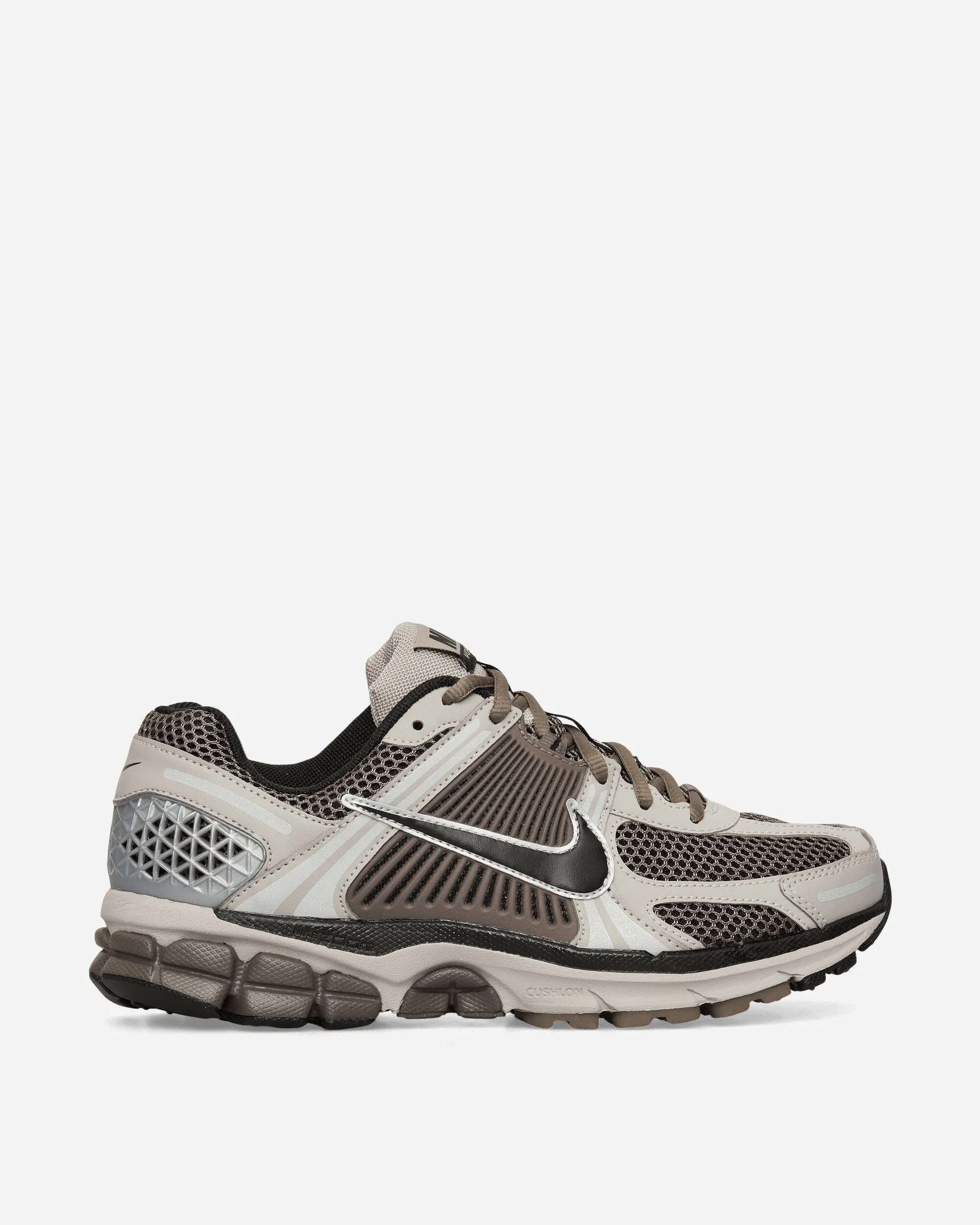 Weekday Style Low Maintenance Zoom Vomero 5 Sneakers College Grey / Black / Cave Stone
